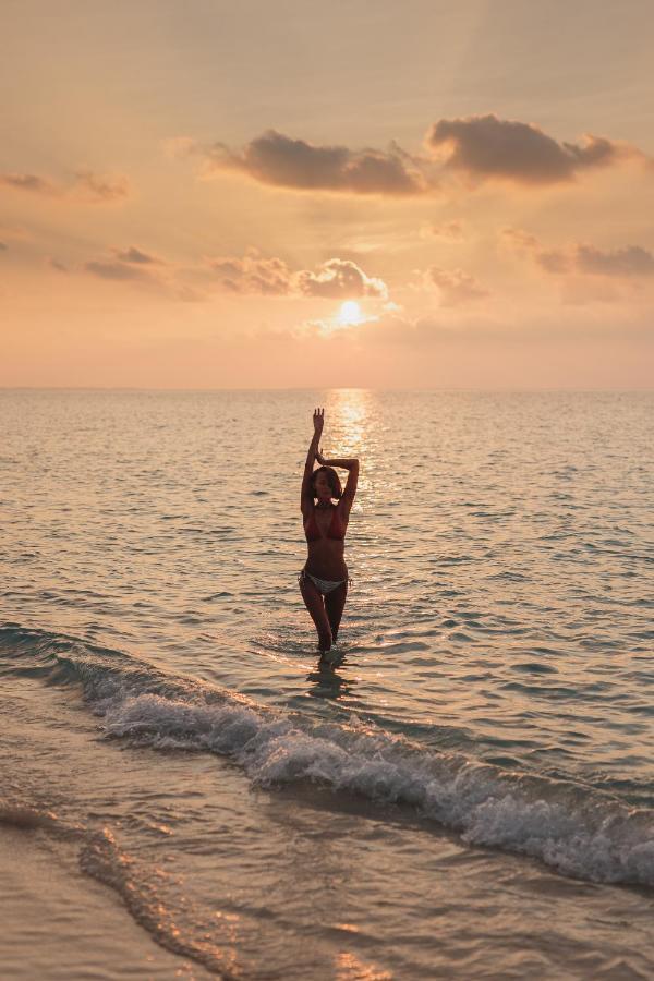 Sunrise By White Sand Dhigurah Dhigurah  Exteriör bild