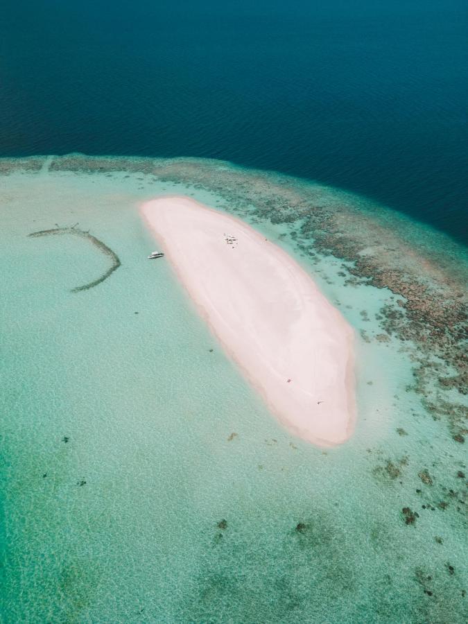 Sunrise By White Sand Dhigurah Dhigurah  Exteriör bild