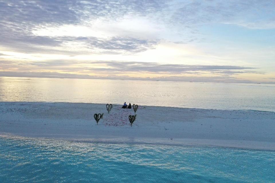 Sunrise By White Sand Dhigurah Dhigurah  Exteriör bild